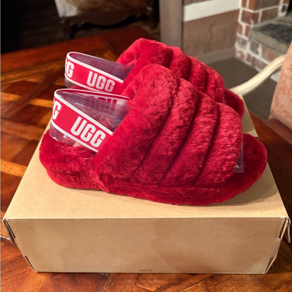 UGG Red Fluff Yeah Slide - Picture 2 of 5